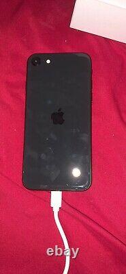 Apple iPhone SE (2020) 64GB Black (AT&T) Cracked Front withScreen Replacement